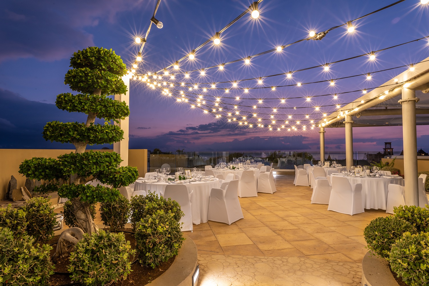 Book your wedding day in GF VICTORIA